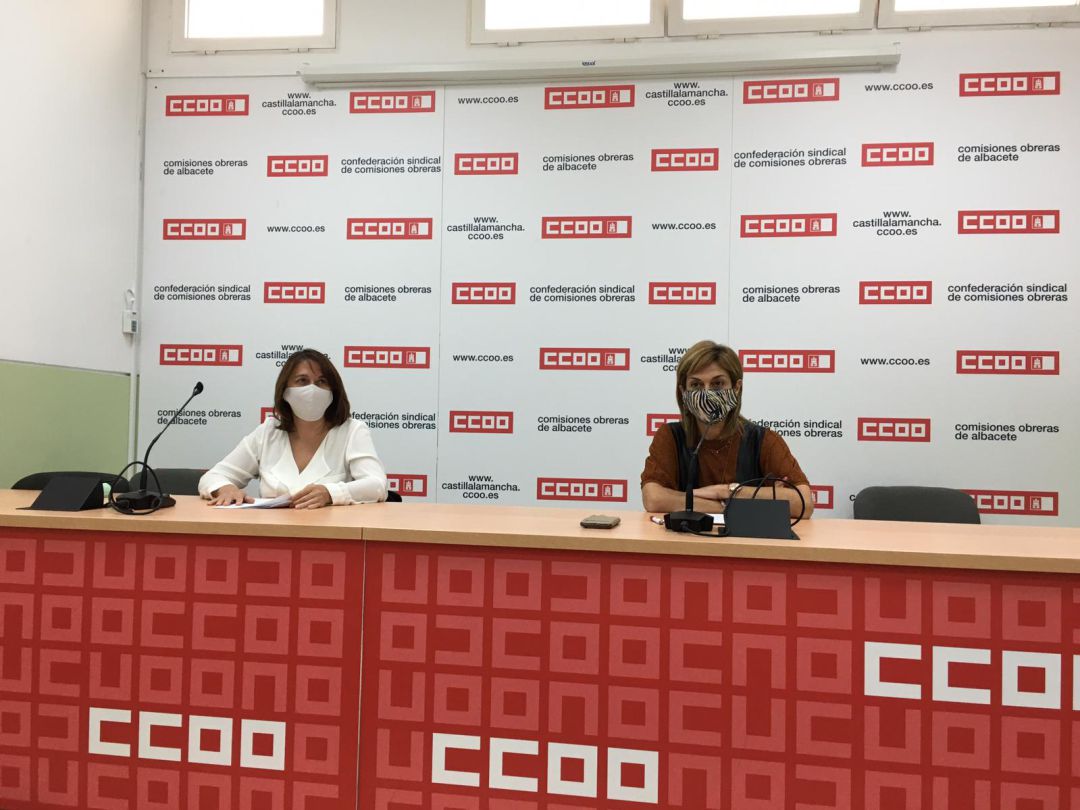 Paqui Jiménez, secretaria de Formación y Empleo, y Carmen Juste, secretaria provincial de CCOO, en la sede del sindicato en Albacete. Paqui Jiménez, secretaria de Formación y Empleo, y Carmen Juste, secretaria provincial de CCOO, en la sede del sindicato en Albacete.
