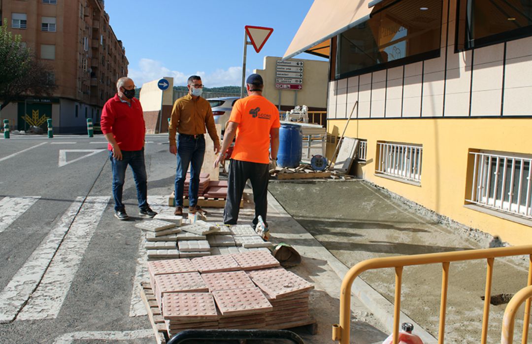 L'Alcora mejora la accesibilidad con la eliminación de barreras arquitectónicas en los pasos de peatones. L'Alcora mejora la accesibilidad con la eliminación de barreras arquitectónicas en los pasos de peatones.