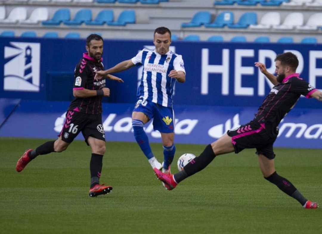 Un lance del partido disputado en Ponferrada. Un lance del partido disputado en Ponferrada.