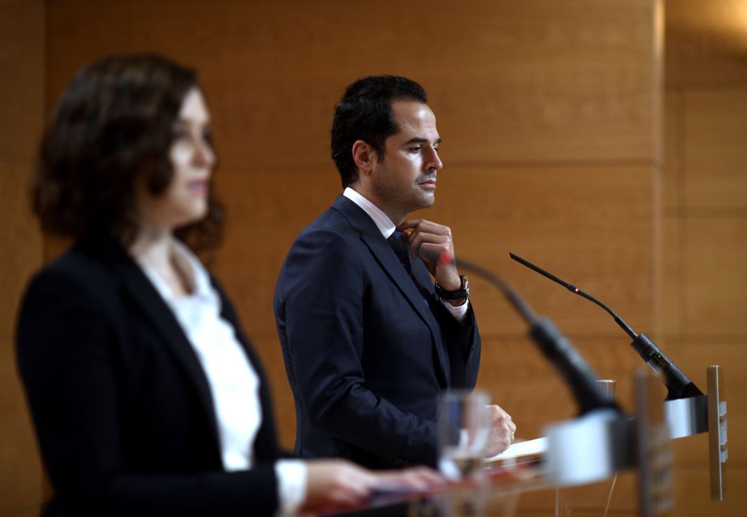 La presidenta de la Comunidad de Madrid, Isabel Díaz Ayuso, y el vicepresidente, consejero de Deportes, Transparencia y portavoz, Ignacio Aguado. La presidenta de la Comunidad de Madrid, Isabel Díaz Ayuso, y el vicepresidente, consejero de Deportes, Transparencia y portavoz, Ignacio Aguado.