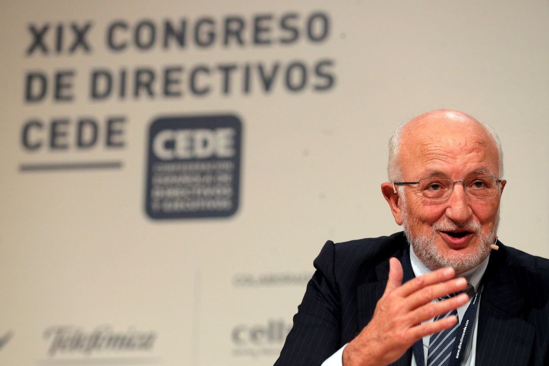 La situación de la economía española, el reto de la innovación para las empresas y las perspectivas de futuro se analizan en Congreso de Directivos que celebra la Fundación CEDE con la presencia de los presidentes de la CEOE, Bankia o Mercadona, entre otros destacados empresarios, y que clausura el rey Felipe VI. En la imagen el presidente de Mercadona, Juan Roig, durante su intervención en el congreso. La situación de la economía española, el reto de la innovación para las empresas y las perspectivas de futuro se analizan en Congreso de Directivos que celebra la Fundación CEDE con la presencia de los presidentes de la CEOE, Bankia o Mercadona, entre otros destacados empresarios, y que clausura el rey Felipe VI. En la imagen el presidente de Mercadona, Juan Roig, durante su intervención en el congreso.