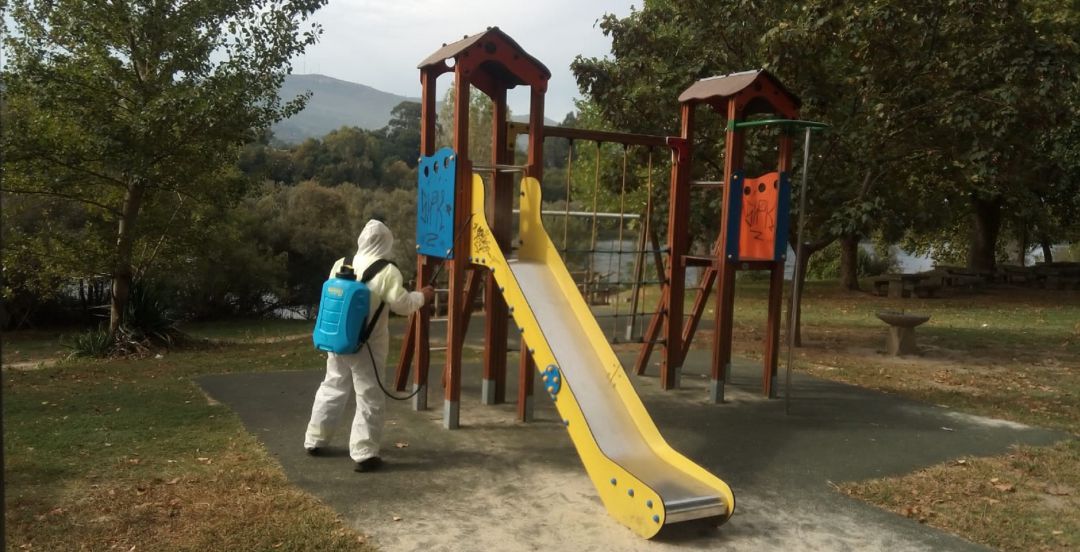 Desinfección de un parque infantil en Tui. Desinfección de un parque infantil en Tui.