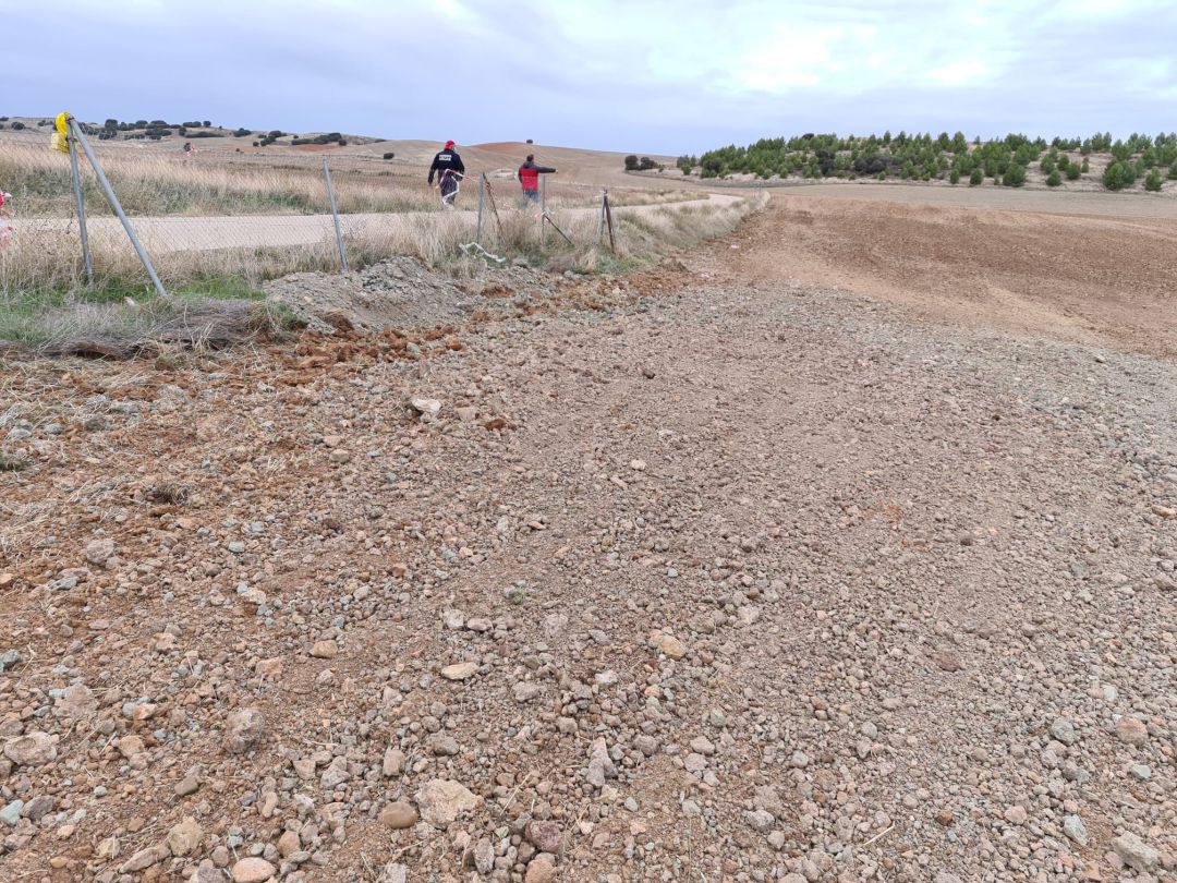 Tras los informes realizados en el terreno se ha tapado la dolina con tierra y se ha abierto el camino cercano al tráfico Tras los informes realizados en el terreno se ha tapado la dolina con tierra y se ha abierto el camino cercano al tráfico
