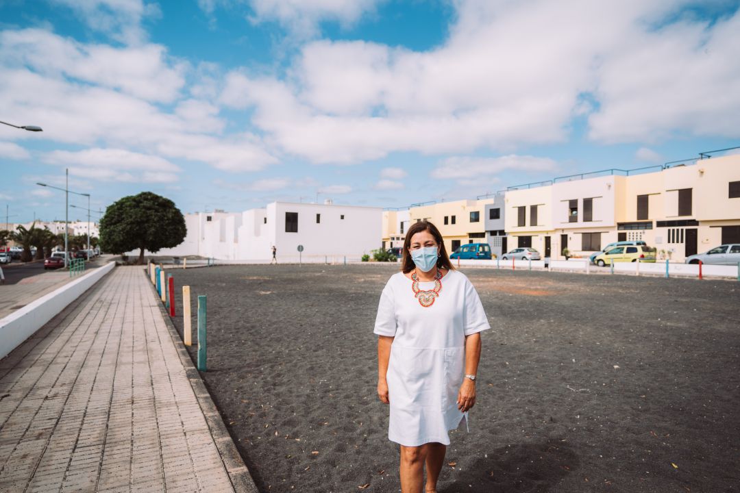 La alcaldesa de Arrecife, Ástrid Pérez, visitando la zona donde se construirá el parque. La alcaldesa de Arrecife, Ástrid Pérez, visitando la zona donde se construirá el parque.