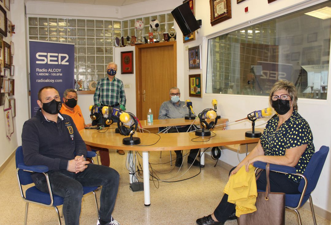 María Ángeles Guillem, David Gonzálbez, Juan Pérez y Toni Llinares, junto a Paco Aznar María Ángeles Guillem, David Gonzálbez, Juan Pérez y Toni Llinares, junto a Paco Aznar