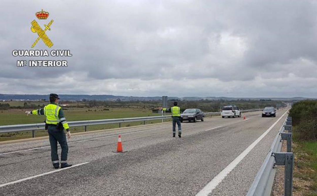 La Guardia Civil se encarga de controlar los accesos La Guardia Civil se encarga de controlar los accesos