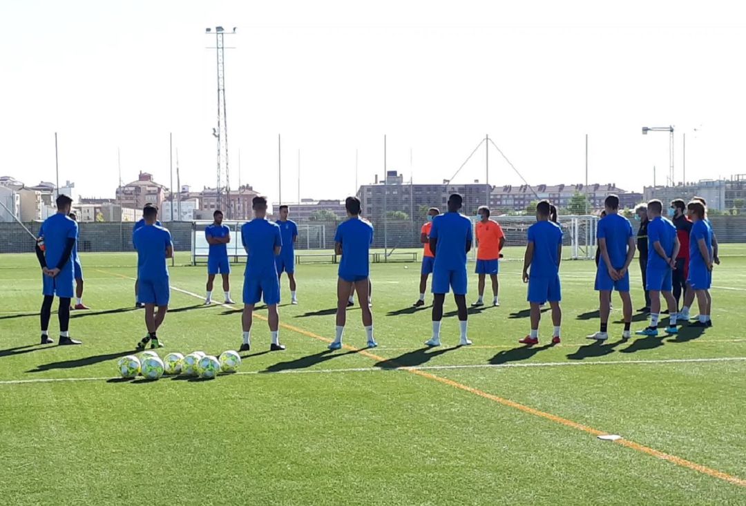 Parte de la plantilla de la Arandina volverá a ejercitarse en el terreno de juego. Parte de la plantilla de la Arandina volverá a ejercitarse en el terreno de juego.