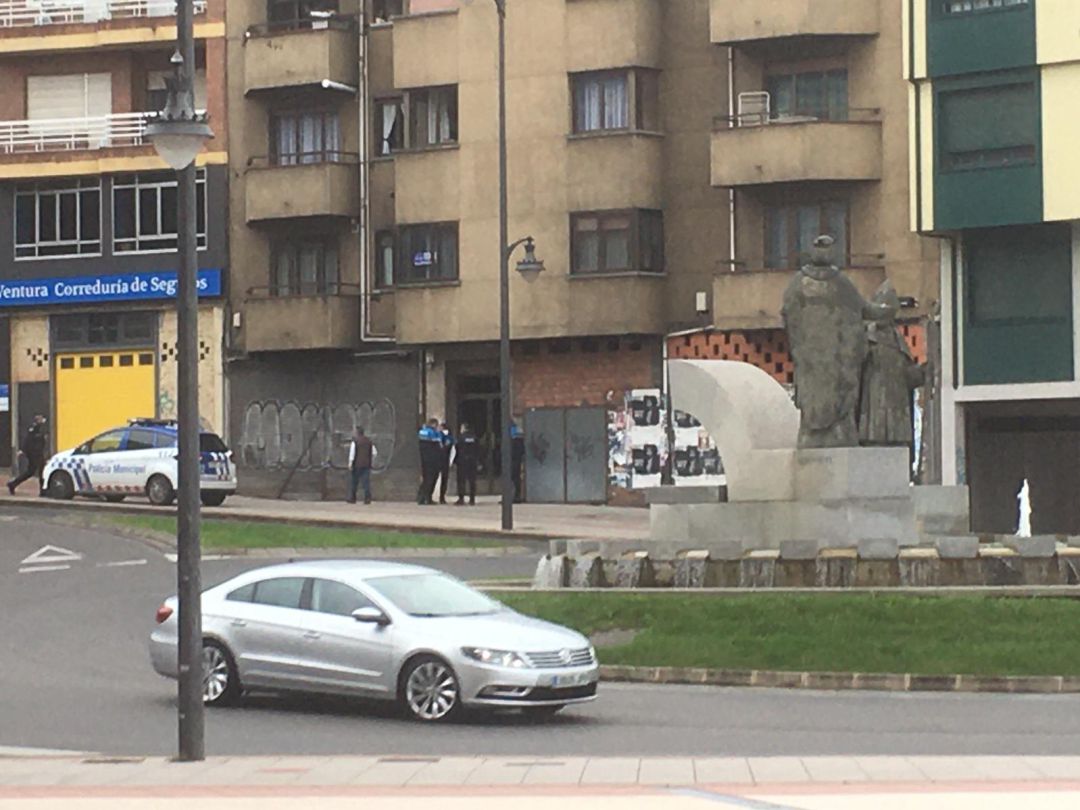 Dispositivo policial para localizar a los presuntos autores del atraco Dispositivo policial para localizar a los presuntos autores del atraco
