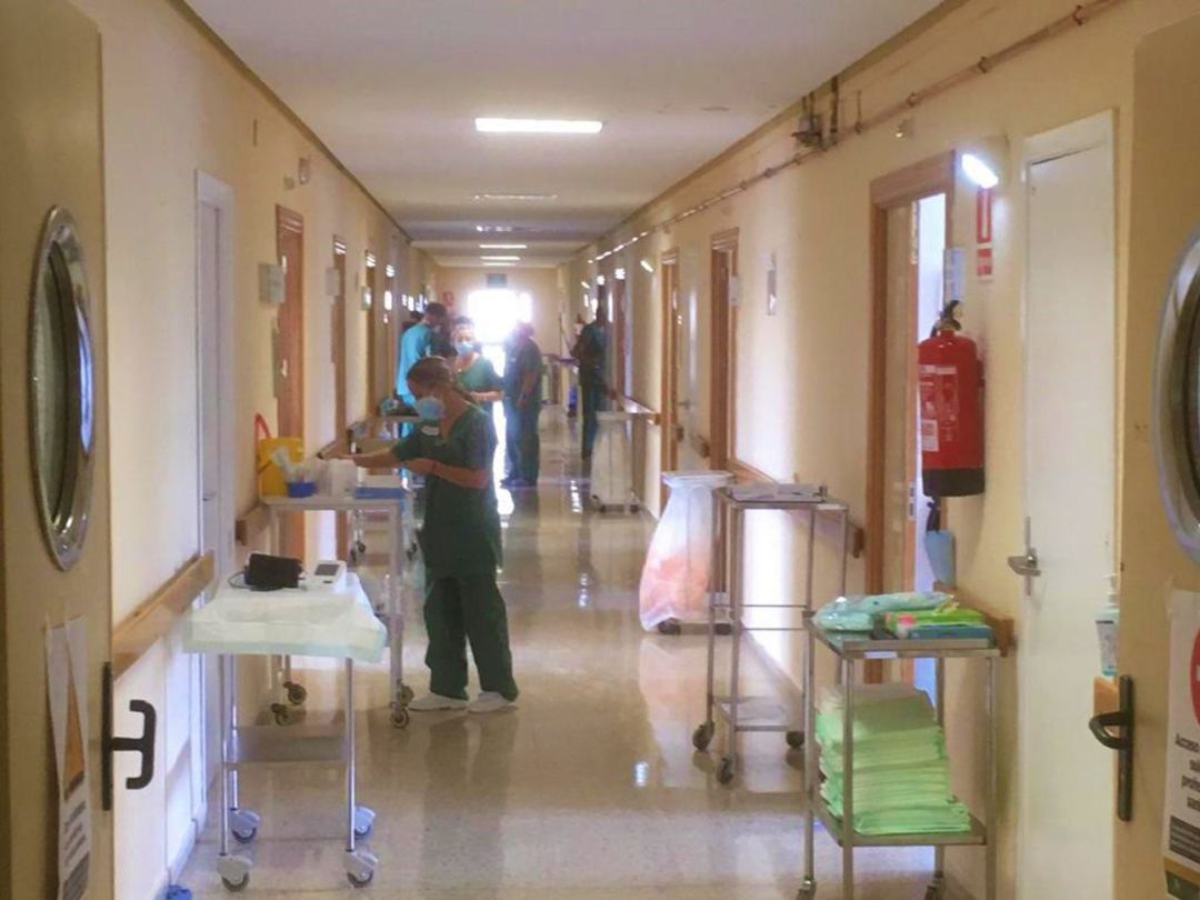 'Planta covid' reabierta en el antiguo Clínico, nuevo Centro Sanitario Doctor Olóriz, como refuerzo al hospital San Cecilio para la hospitalización de pacientes leves con coronavirus que necesitan estar ingresados 'Planta covid' reabierta en el antiguo Clínico, nuevo Centro Sanitario Doctor Olóriz, como refuerzo al hospital San Cecilio para la hospitalización de pacientes leves con coronavirus que necesitan estar ingresados