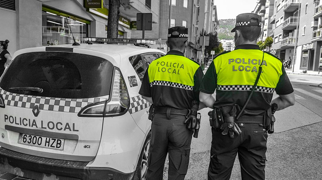 Los agentes policiales de Jaén capital no permitirán que los ciudadanos se salten las medidas sanitarias y de seguridad Los agentes policiales de Jaén capital no permitirán que los ciudadanos se salten las medidas sanitarias y de seguridad