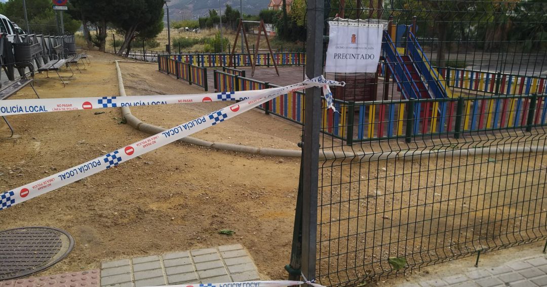 Parque precintado en la ciudad de Jaén. Parque precintado en la ciudad de Jaén.