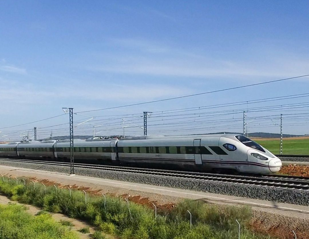 Fomento mantiene la puesta en funcionamiento de la línea completa en 2021 Fomento mantiene la puesta en funcionamiento de la línea completa en 2021
