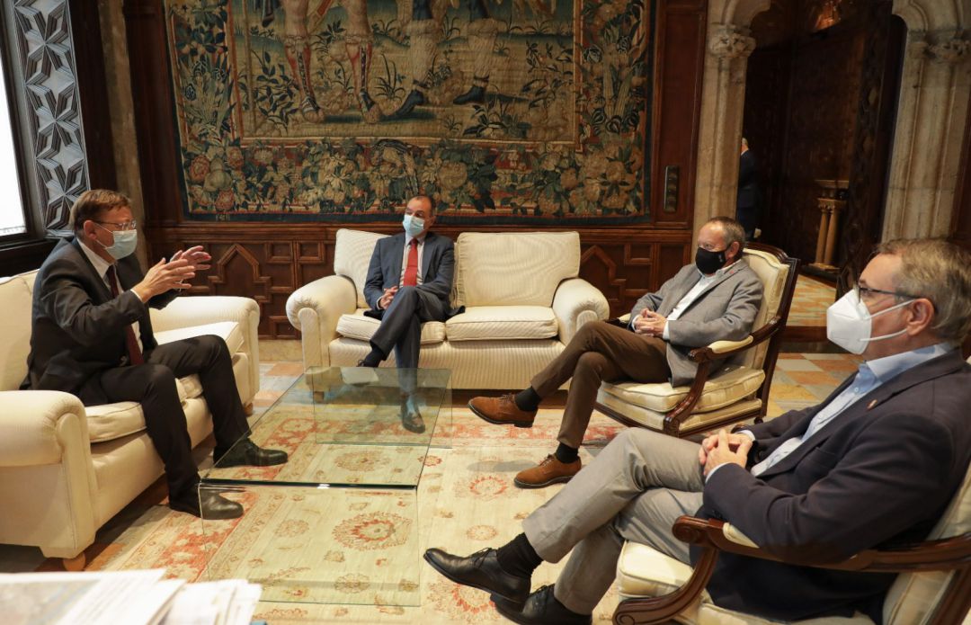 Reunión de Puig con los agentes sociales en el Palau de la Generalitat Reunión de Puig con los agentes sociales en el Palau de la Generalitat