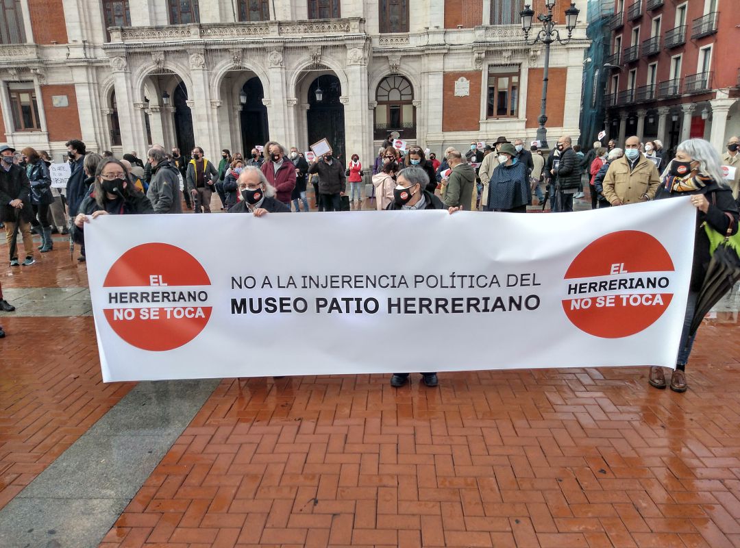 Concentración en la Plaza Mayor de Valladolid Concentración en la Plaza Mayor de Valladolid