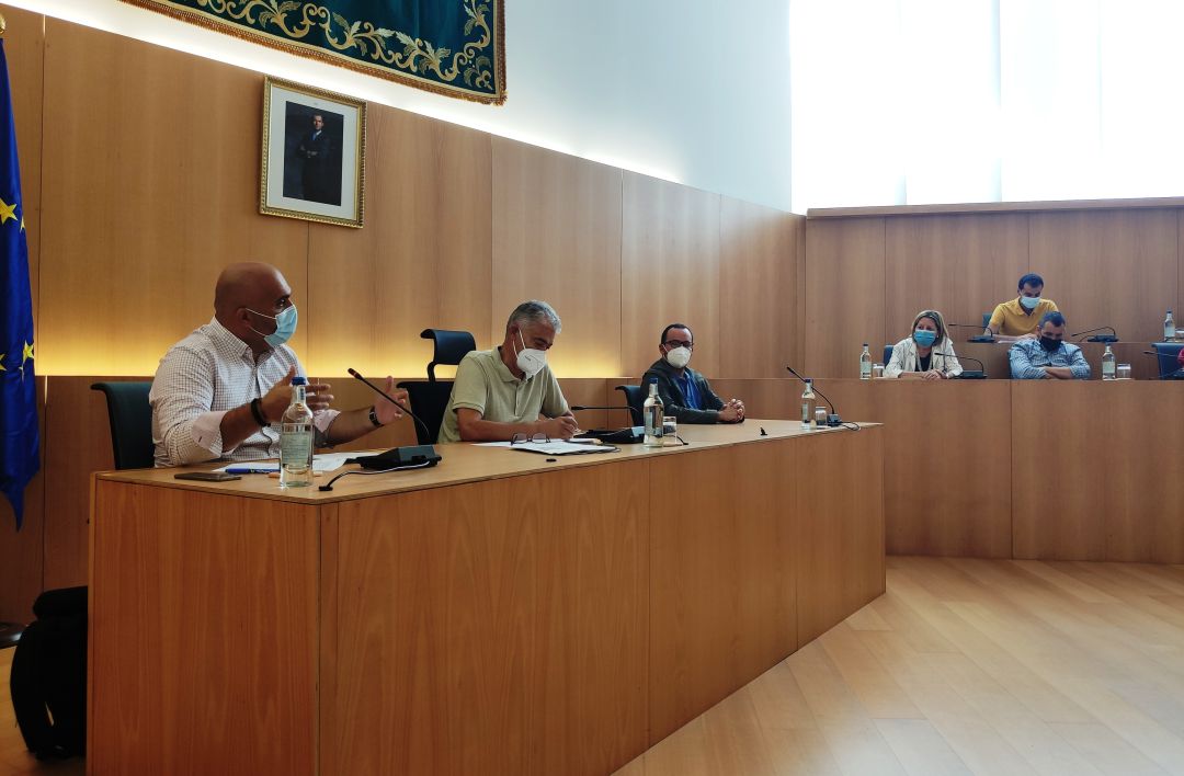 Reunión del consejero delegado de GESPLAN, Agoney Piñero, con el grupo de gobierno del Ayuntamiento de Tías. Reunión del consejero delegado de GESPLAN, Agoney Piñero, con el grupo de gobierno del Ayuntamiento de Tías.
