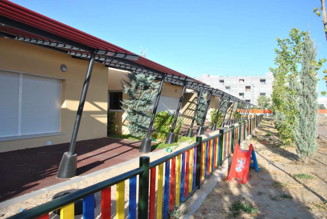 El CEIP Madre Teresa de Calcuta de Parla tiene hasta ocho barracones que han costado 734.000 euros. El CEIP Madre Teresa de Calcuta de Parla tiene hasta ocho barracones que han costado 734.000 euros.