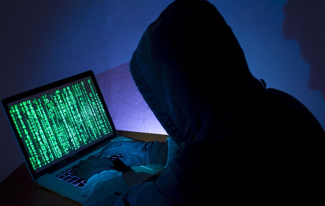 Este mismo pirata informático leganense había protagonizado otro ‘hackeo’ por 450.000 euros y en sus pirateos llegó a hacerse con la ficha médica del líder de VOX, Santiago Abascal, y fue detenido en la conocida como ‘Operación Gólgota’ que se desarrolló durante el confinamiento Este mismo pirata informático leganense había protagonizado otro ‘hackeo’ por 450.000 euros y en sus pirateos llegó a hacerse con la ficha médica del líder de VOX, Santiago Abascal, y fue detenido en la conocida como ‘Operación Gólgota’ que se desarrolló durante el confinamiento