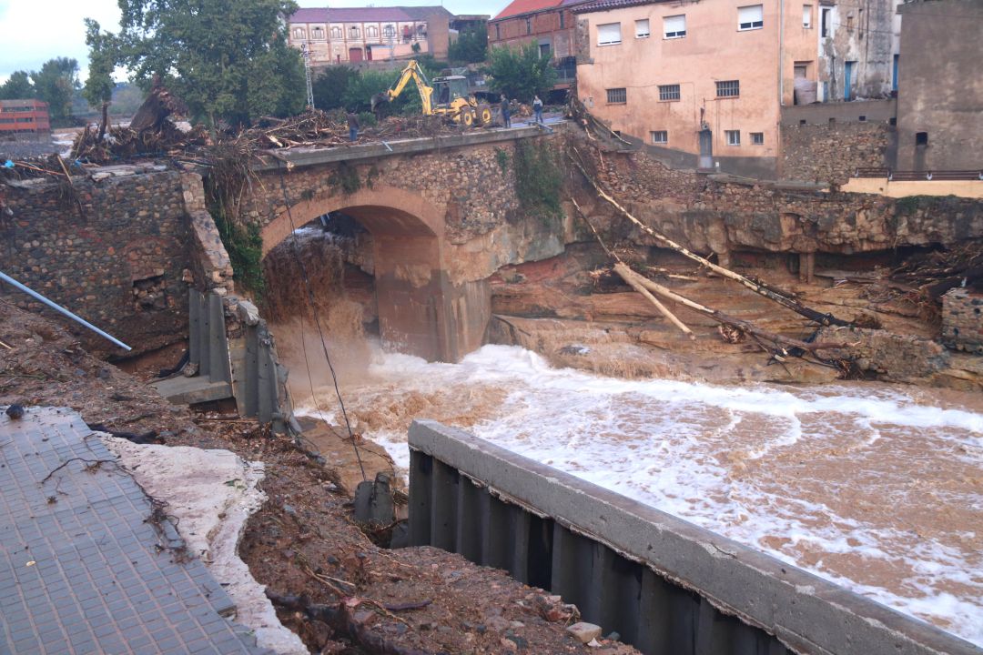 Imatge d'un dels dos ponts de l'Espluga de Francolí, l'endemà de la riuada. Imatge d'un dels dos ponts de l'Espluga de Francolí, l'endemà de la riuada.