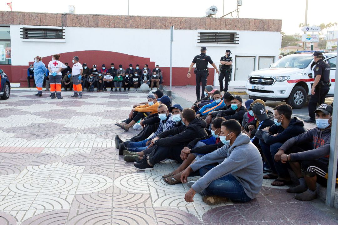 Un total de 44 inmigrantes de origen magrebí han llegado en tres pateras a Playa del Inglés, en el sur de Gran Canaria, este martes por la tarde. Un total de 44 inmigrantes de origen magrebí han llegado en tres pateras a Playa del Inglés, en el sur de Gran Canaria, este martes por la tarde.