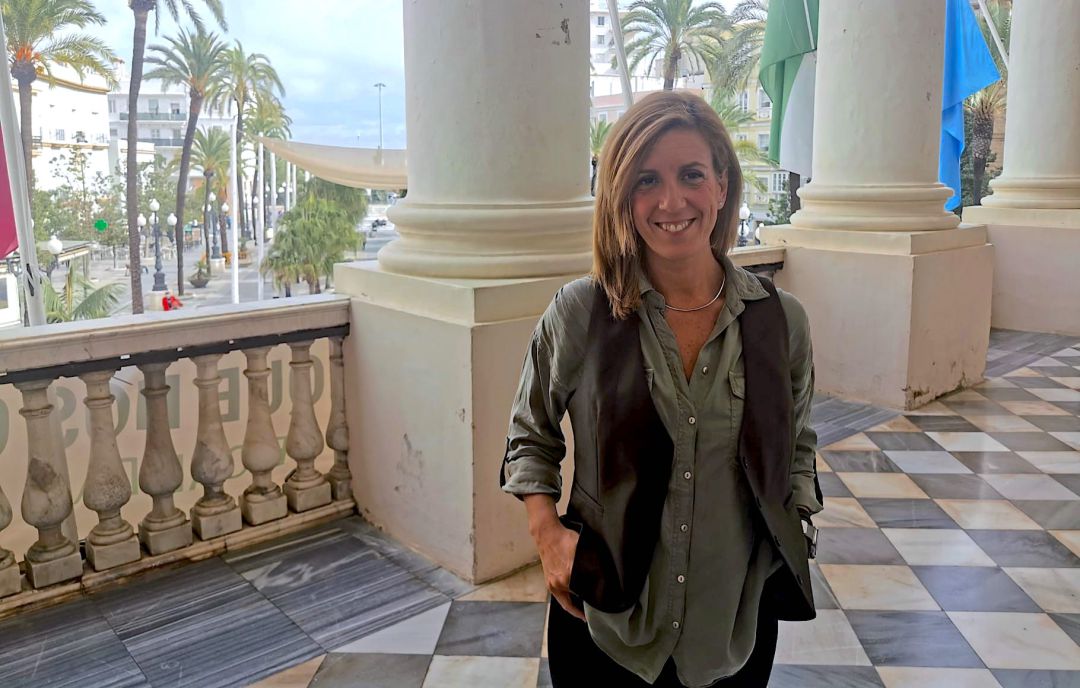 Mara Rodrígurez en el balcón del ayuntamiento de Cádiz Mara Rodrígurez en el balcón del ayuntamiento de Cádiz