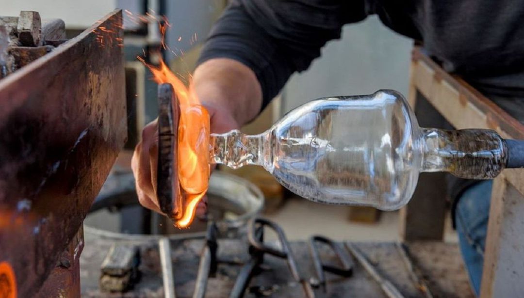 Técnicas artesanales en la elaboración de una pieza de vidrio Técnicas artesanales en la elaboración de una pieza de vidrio
