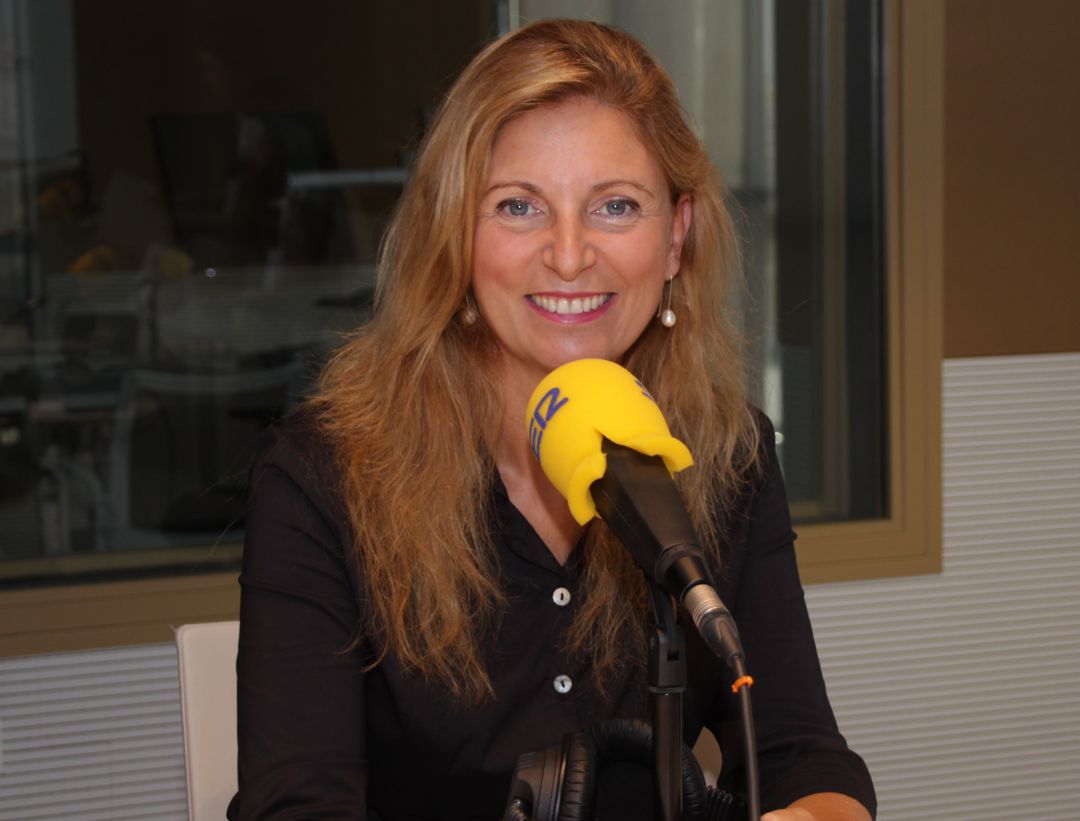 La alcaldesa de Castellón, Amparo Marco, en los estudios de Radio Castellón. Imagen de archivo La alcaldesa de Castellón, Amparo Marco, en los estudios de Radio Castellón. Imagen de archivo