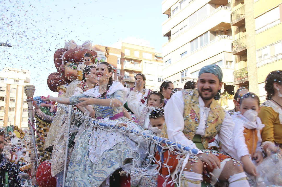 Colectivos festeros durante las fiestas de la Magdalena. Archivo Colectivos festeros durante las fiestas de la Magdalena. Archivo
