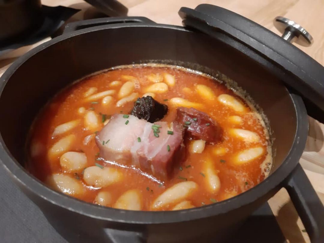 Cazuela de fabada asturiana Cazuela de fabada asturiana