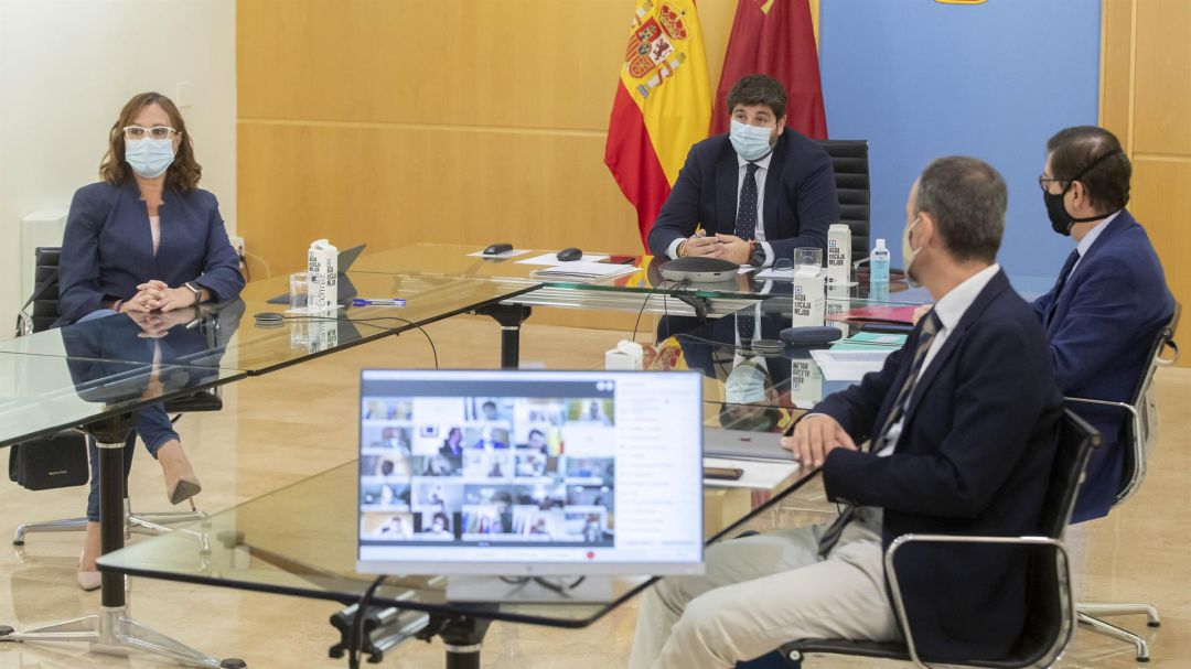 López Miras, durante su reunión por videoconferencia con los alcaldes de los 45 municipios López Miras, durante su reunión por videoconferencia con los alcaldes de los 45 municipios