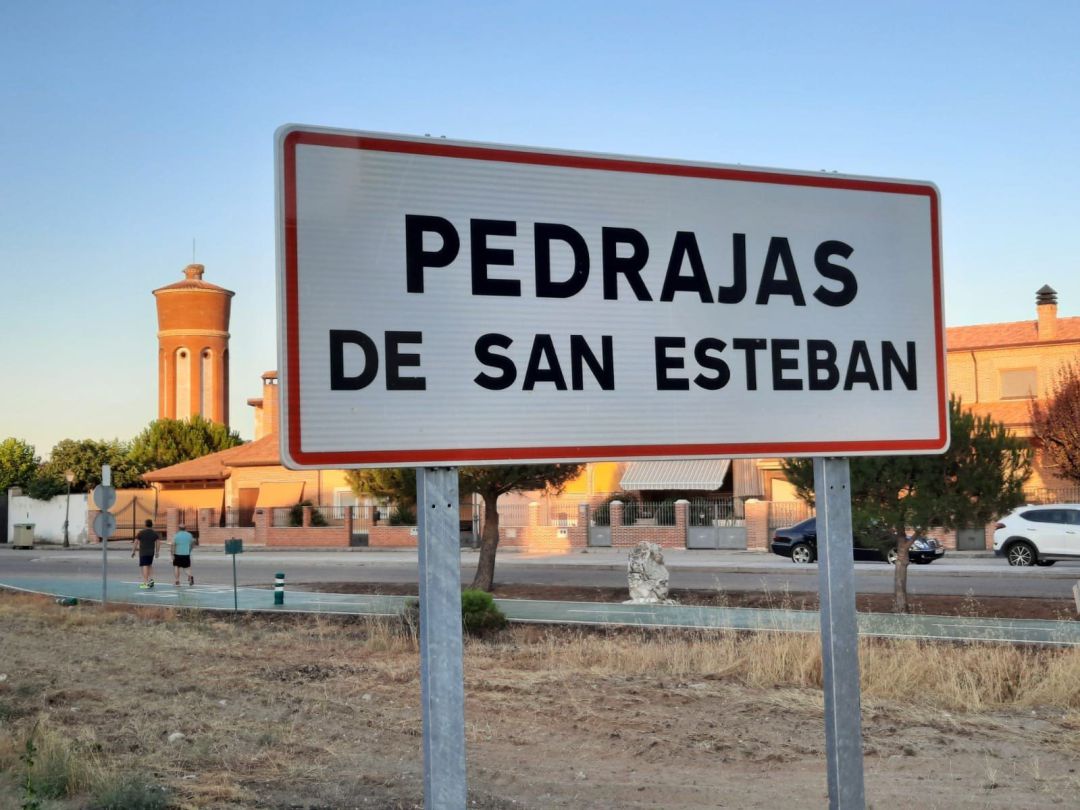 Entrada al municipio vallisoletano de Pedrajas. Entrada al municipio vallisoletano de Pedrajas.