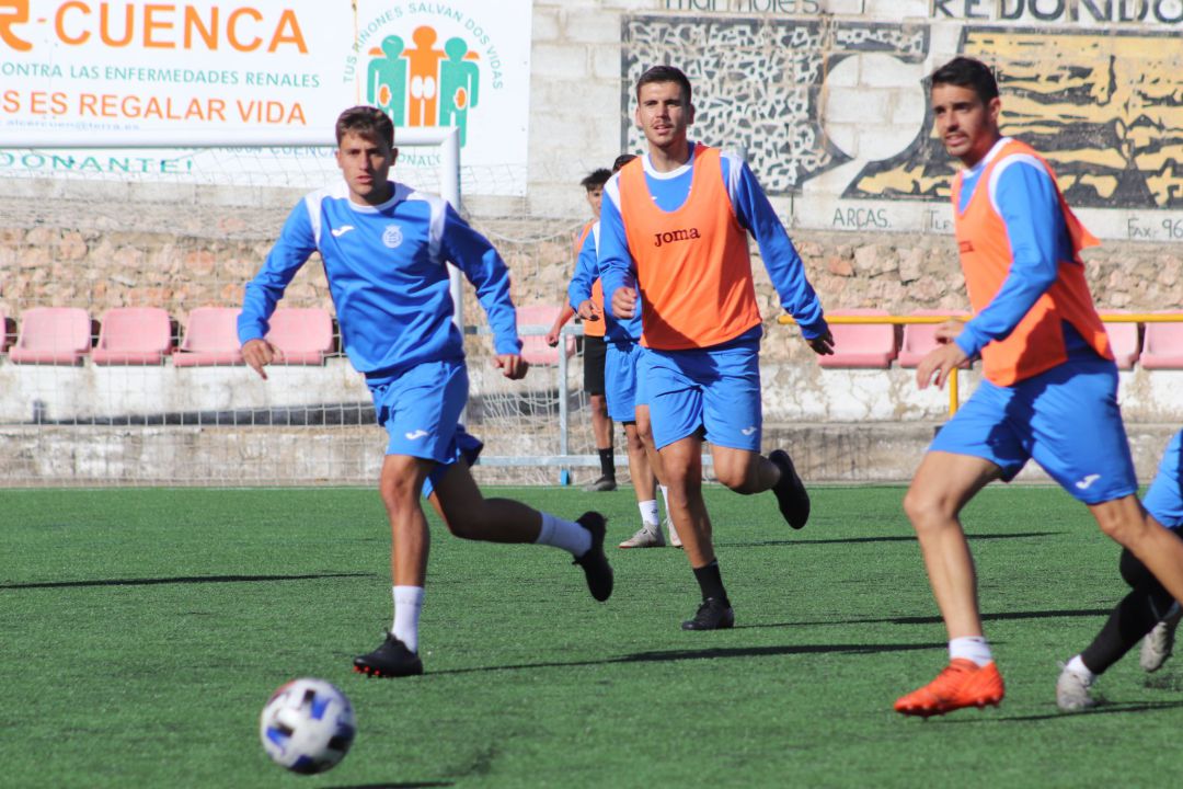 Jugadores del Conquense durante un entrenamiento Jugadores del Conquense durante un entrenamiento