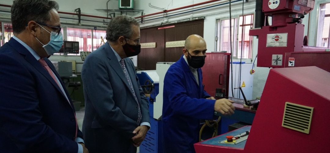 El consejero de Educación, Enrique Ossorio, ha visitado las aulas del IES Luis Vives de Leganés El consejero de Educación, Enrique Ossorio, ha visitado las aulas del IES Luis Vives de Leganés