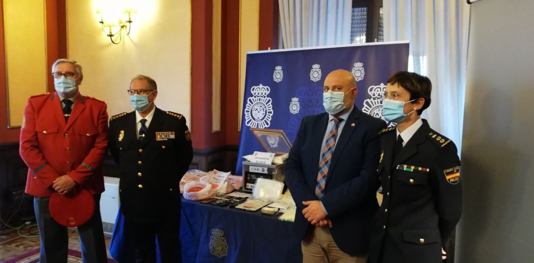 Presentación de una operación policial en la que se intervino el mayor alijo de speed localizado hasta la fecha en España Presentación de una operación policial en la que se intervino el mayor alijo de speed localizado hasta la fecha en España