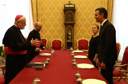 El presidente del Gobierno Pedro Sánchez se reúne con el secretario de Relaciones con los Estados, Monseñor Paul Richard Gallagher, tras su visita con el Papa en el Vaticano. El presidente del Gobierno Pedro Sánchez se reúne con el secretario de Relaciones con los Estados, Monseñor Paul Richard Gallagher, tras su visita con el Papa en el Vaticano.