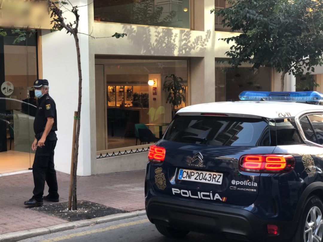 El detenido presentó a los agentes un carnet de conducir rumano pero los policías se percataron de que era falso El detenido presentó a los agentes un carnet de conducir rumano pero los policías se percataron de que era falso