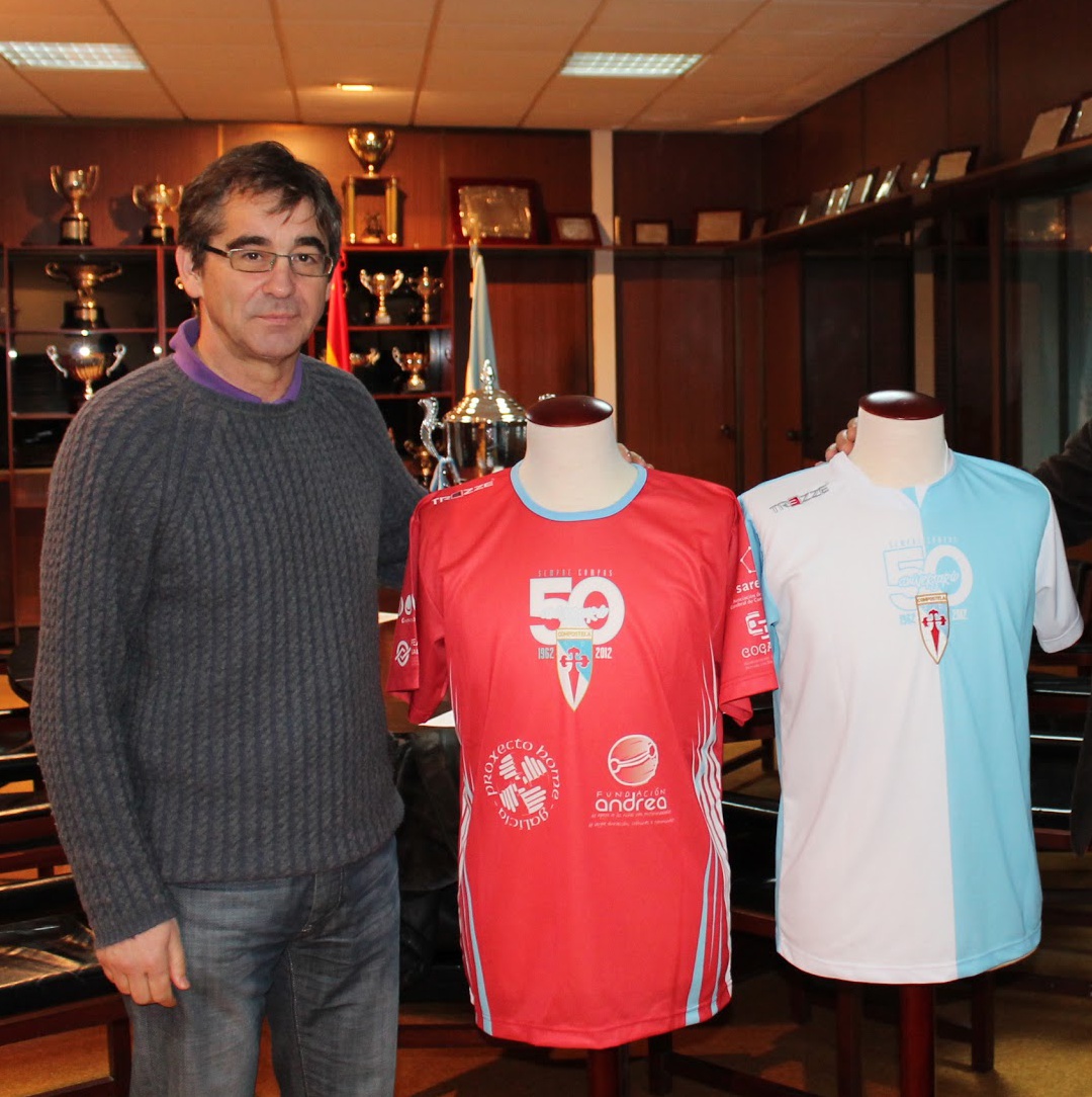 Fernando Vázquez, reconocido compostelanista, en un acto en la sede del Club Fernando Vázquez, reconocido compostelanista, en un acto en la sede del Club