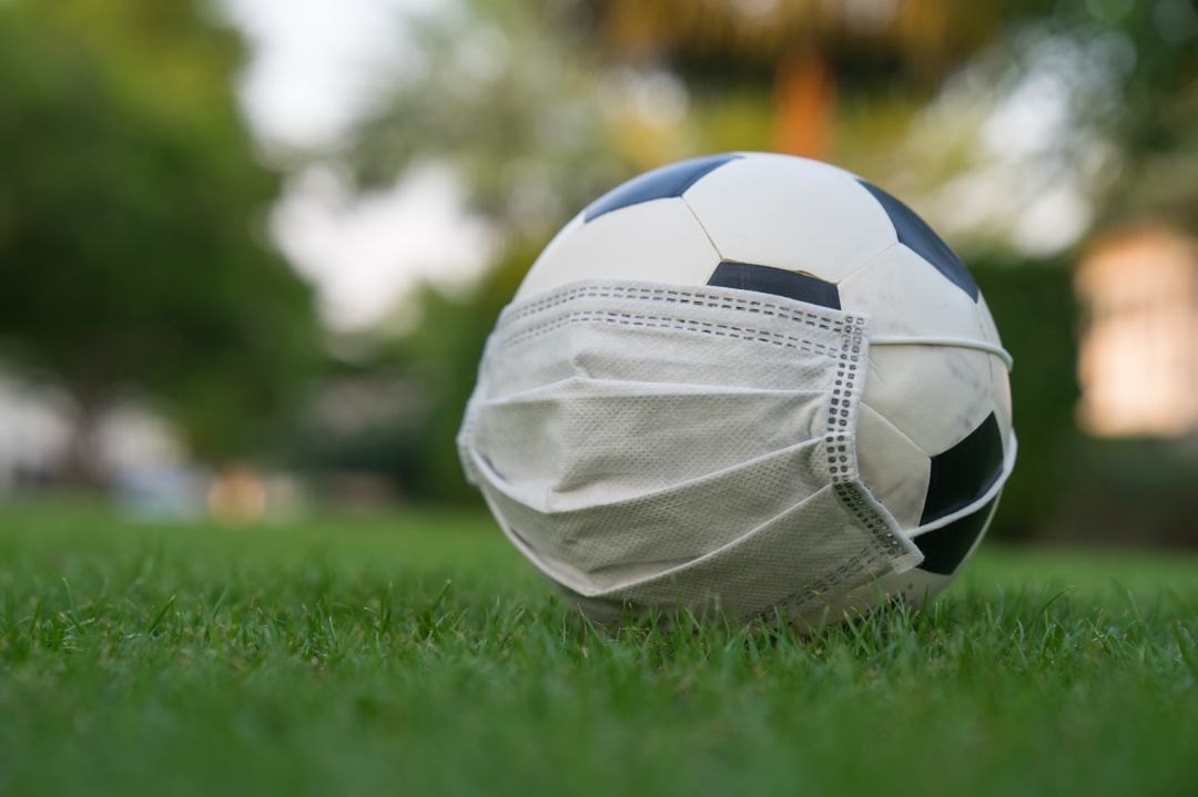 El fútbol también sucumbe a la pandemia. El fútbol también sucumbe a la pandemia.