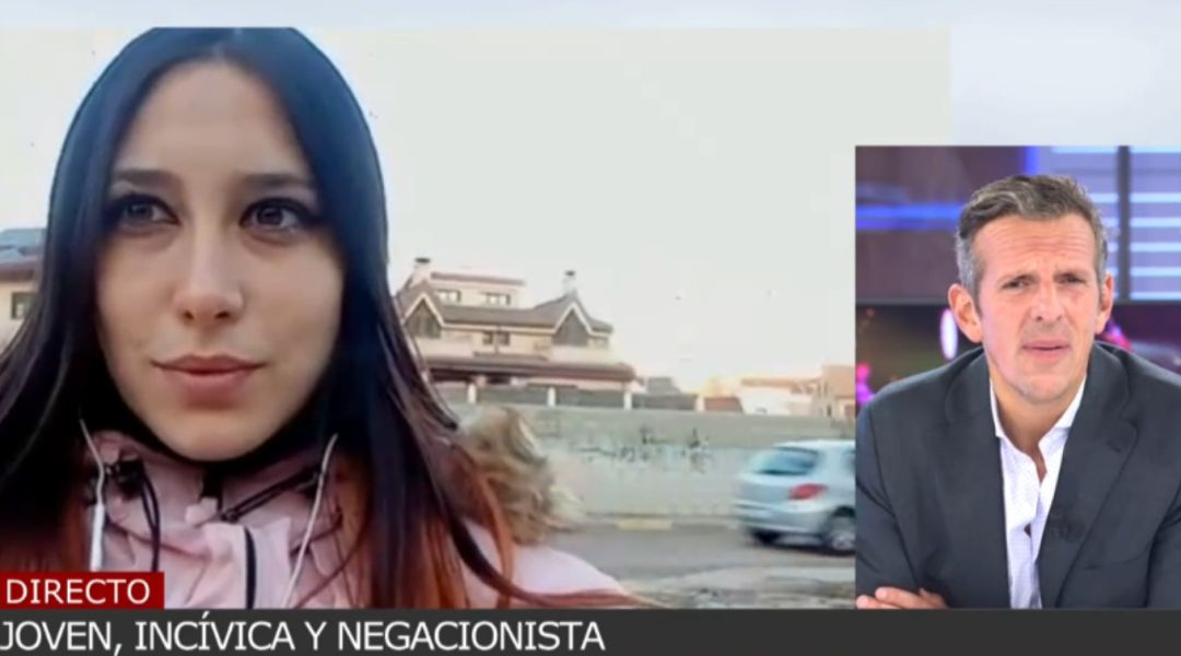 Joaquín Prat entrevistando a la joven durante el programa de 'Cuatro al día'. Joaquín Prat entrevistando a la joven durante el programa de 'Cuatro al día'.