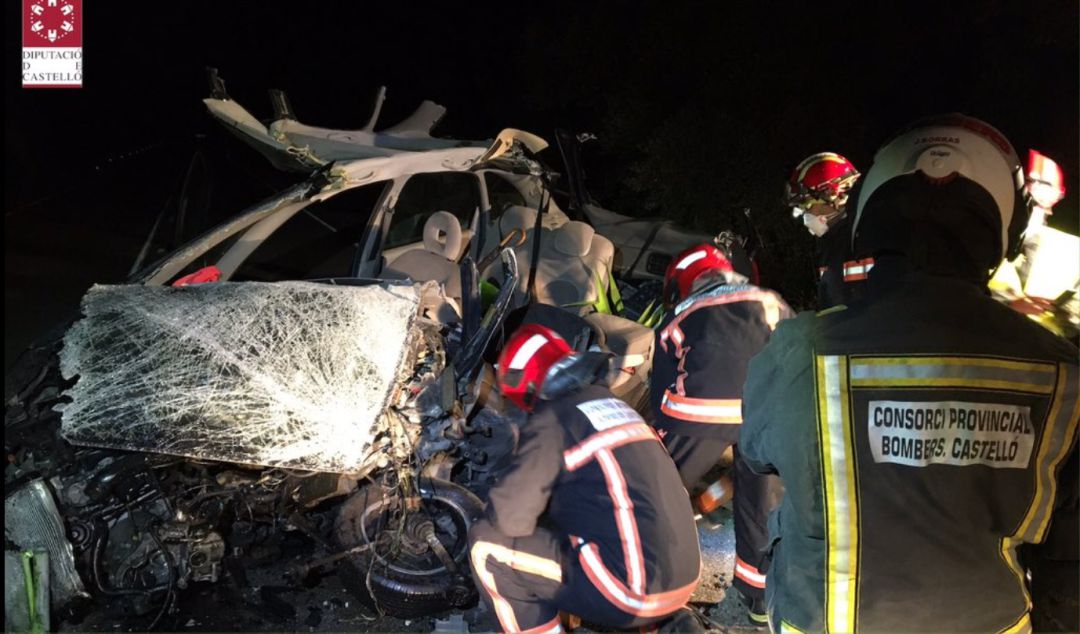 Un fallecido tras el choque frontal de dos coches en la CV-165 en Culla
Un fallecido tras el choque frontal de dos coches en la CV-165 en Culla