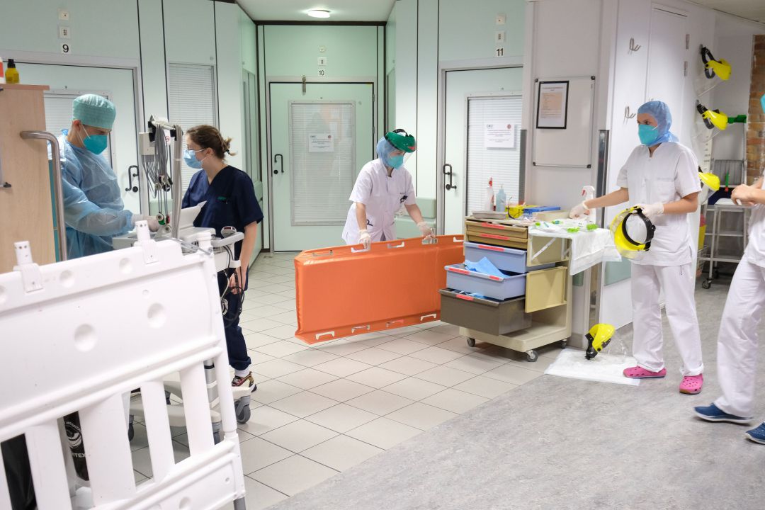 Los hospitales se refuerzan a diario por la recepción, en aumento, de pacientes covid jiennenses Los hospitales se refuerzan a diario por la recepción, en aumento, de pacientes covid jiennenses