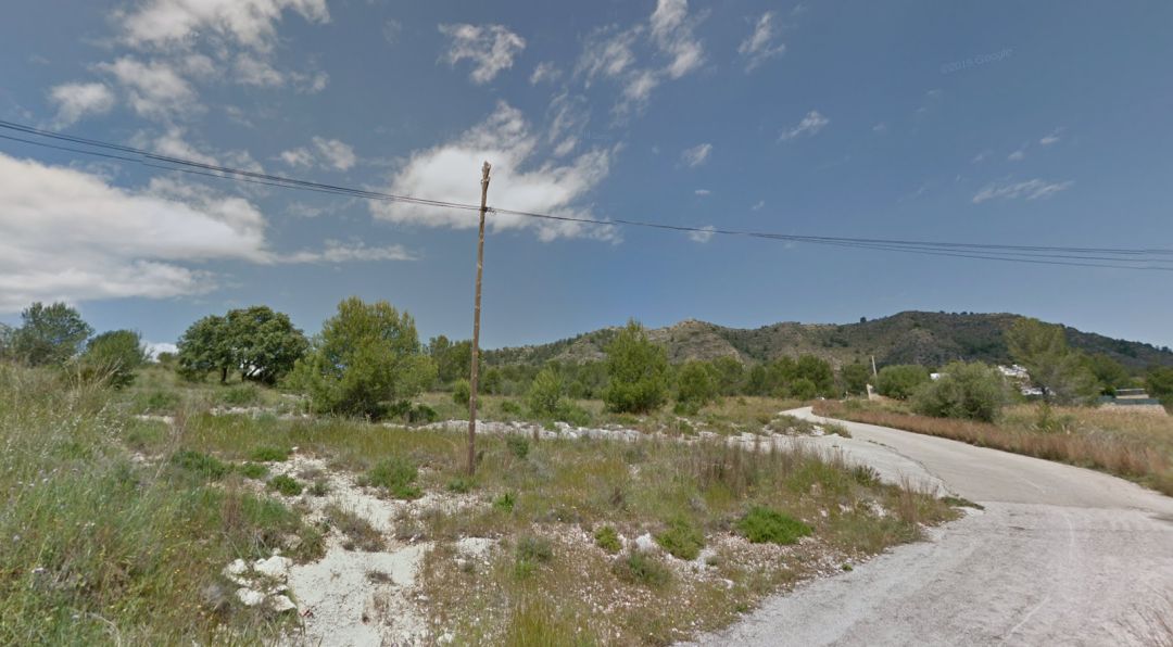 El suceso se ha producido a primera hora de este domingo en el camí Portet de Xàtiva. El suceso se ha producido a primera hora de este domingo en el camí Portet de Xàtiva.