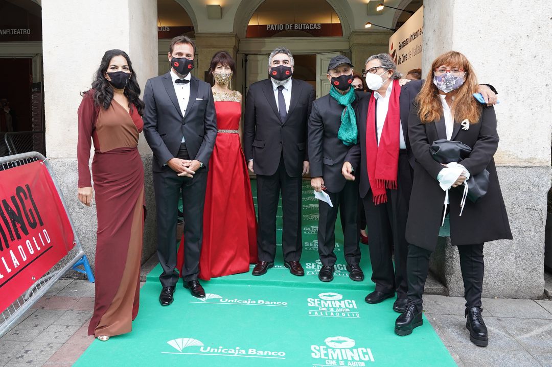 Autoridades posan en la gala inaugural de la 65 Seminci Autoridades posan en la gala inaugural de la 65 Seminci