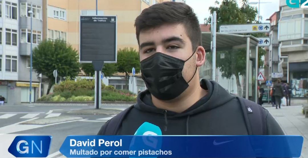 El joven ya ha recibido una caja de pistachos gratis, como aperitivo del año que podrá disfrutar de este fruto seco sin pagar. El joven ya ha recibido una caja de pistachos gratis, como aperitivo del año que podrá disfrutar de este fruto seco sin pagar.