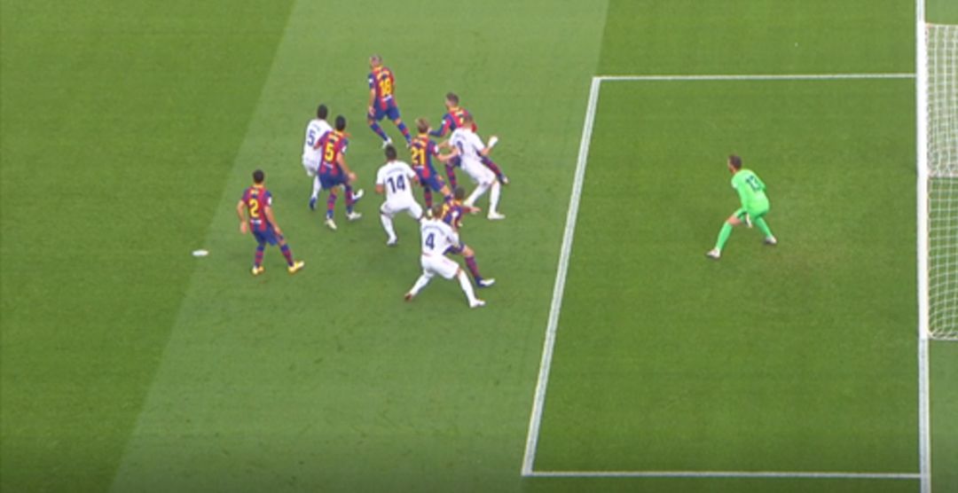 La polémica acción del penalti sobre Sergio Ramos en el Clásico. La polémica acción del penalti sobre Sergio Ramos en el Clásico.