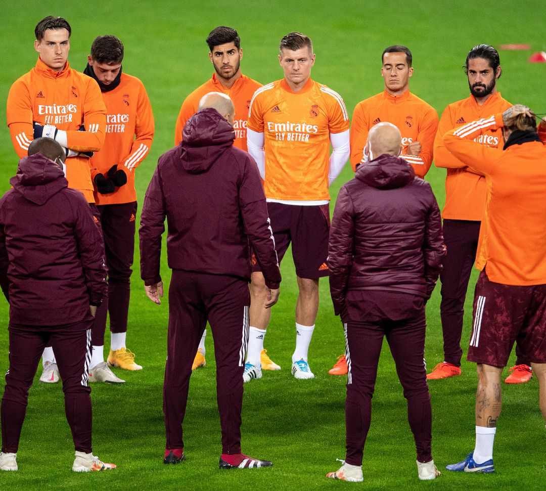 Zidane, Kroos y el resto de la plantilla Zidane, Kroos y el resto de la plantilla