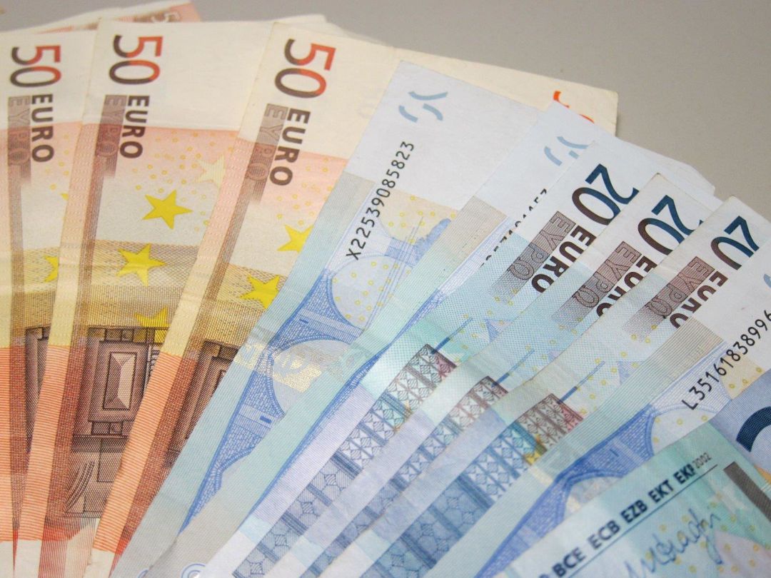 Billetes de euro, dinero, PIB Billetes de euro, dinero, PIB