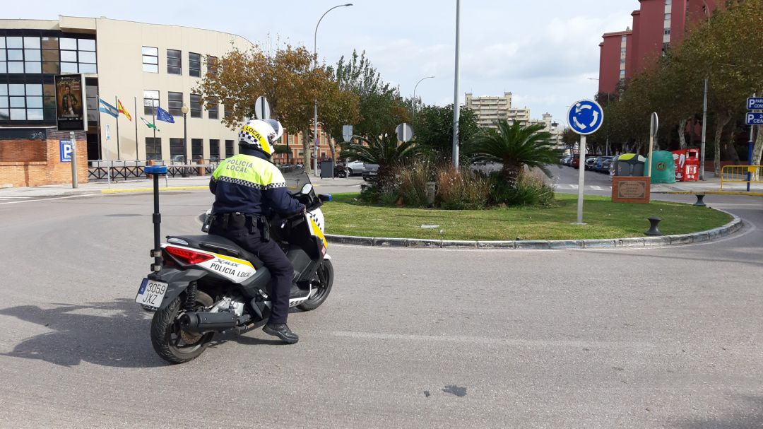 Un agente de policía en La Línea. Un agente de policía en La Línea.