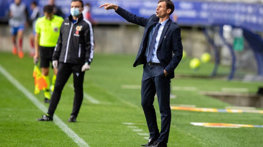 Ziganda dando instrucciones durante un partido. Ziganda dando instrucciones durante un partido.
