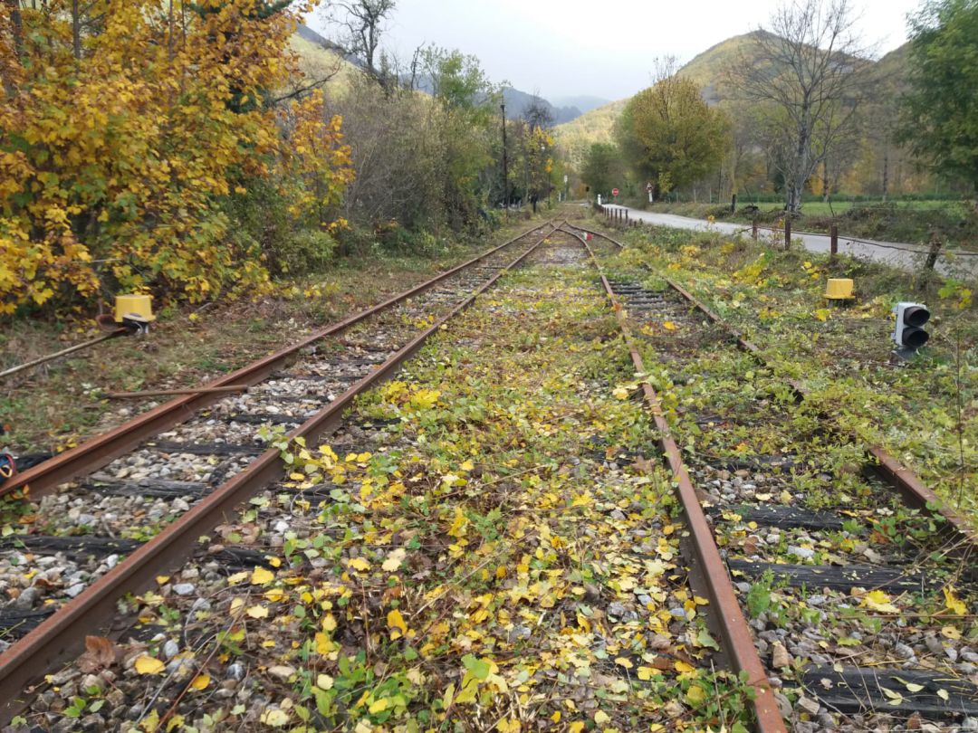 Tramo ferroviario de la estación Palacios del Sil Tramo ferroviario de la estación Palacios del Sil