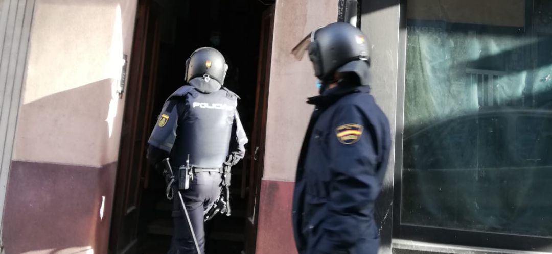 La Policía entrando en el edificio ocupado
La Policía entrando en el edificio ocupado